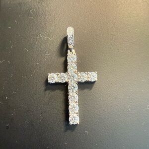Elegant Silver Cross Pendant